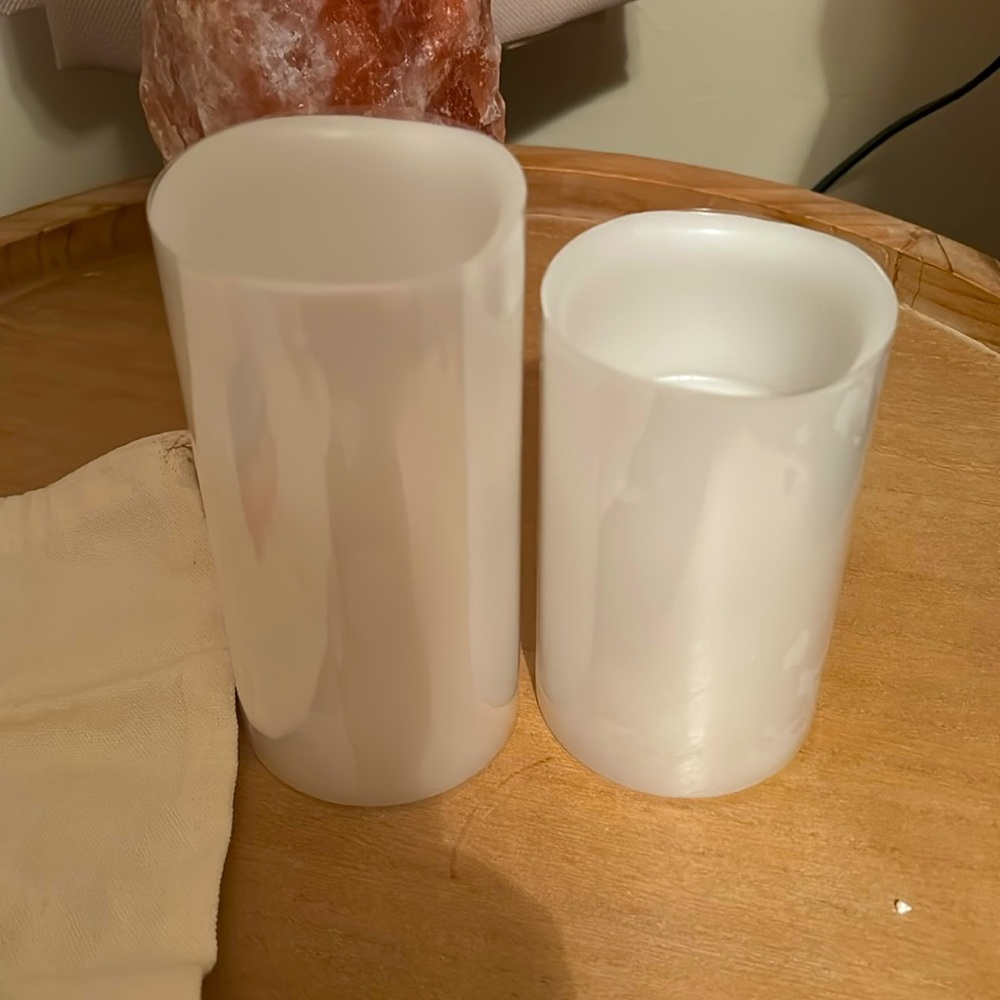 Set of flameleas white candles
